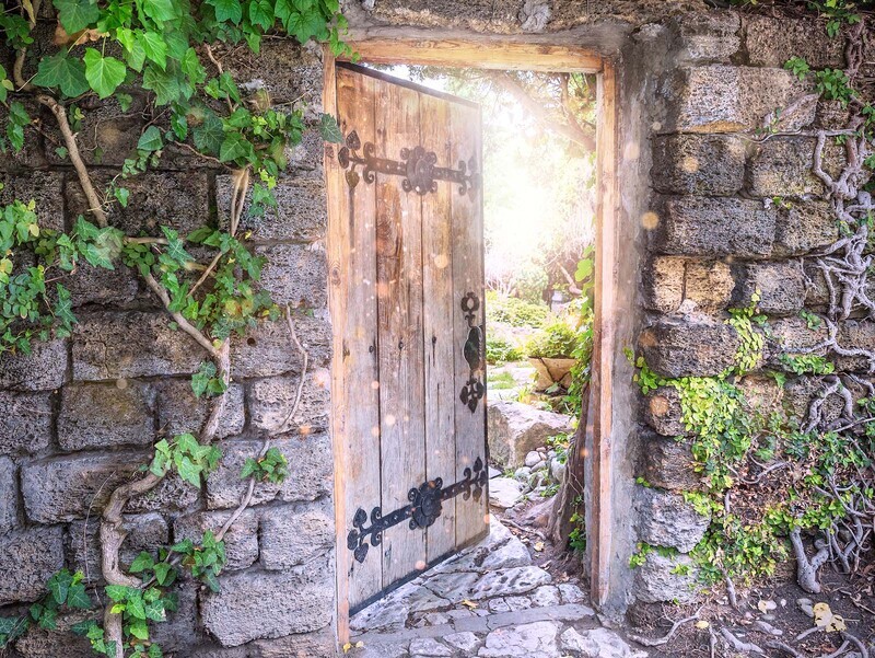 iStock-1397722313-DoorOpening-Comp-Small